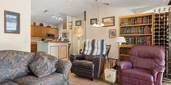 Image 4: Living Room to Kitchen