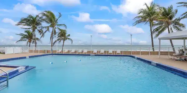 Image 2: Pool on Ocean