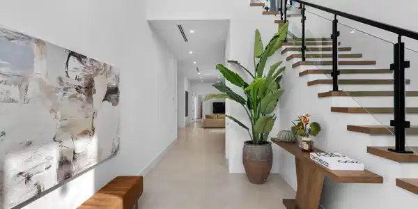 Image 4: Foyer