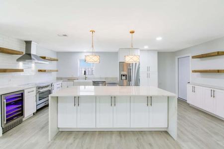 1809 N Palmway