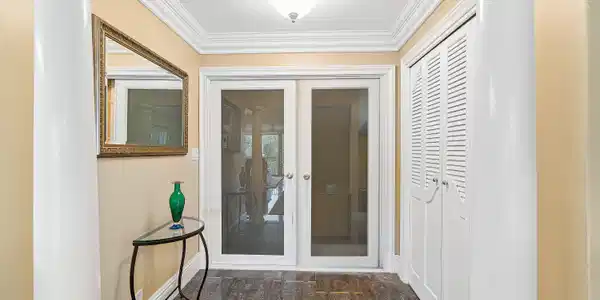 Image 3: Foyer