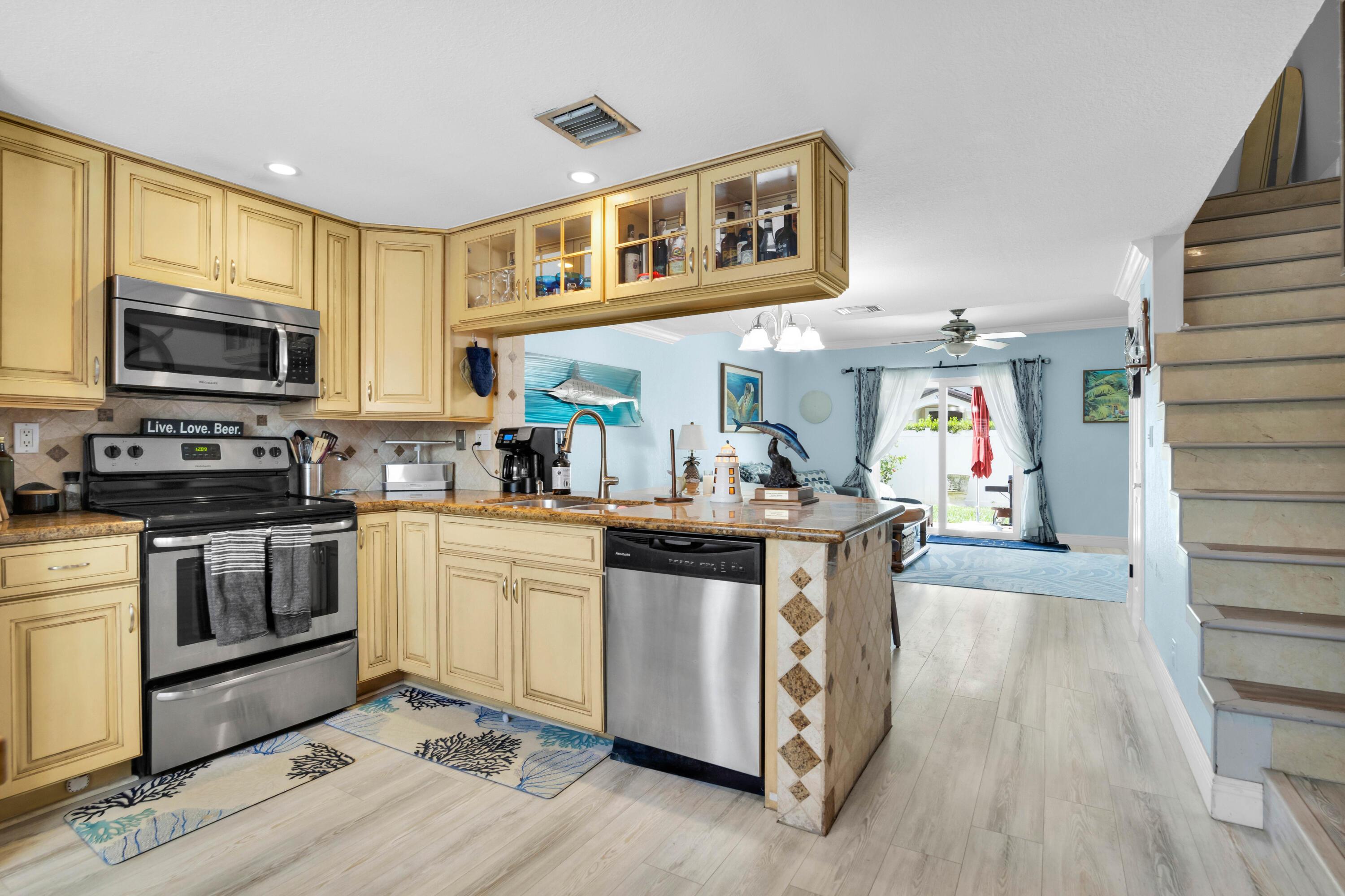 Image 4: 2841 NE 15th St-4