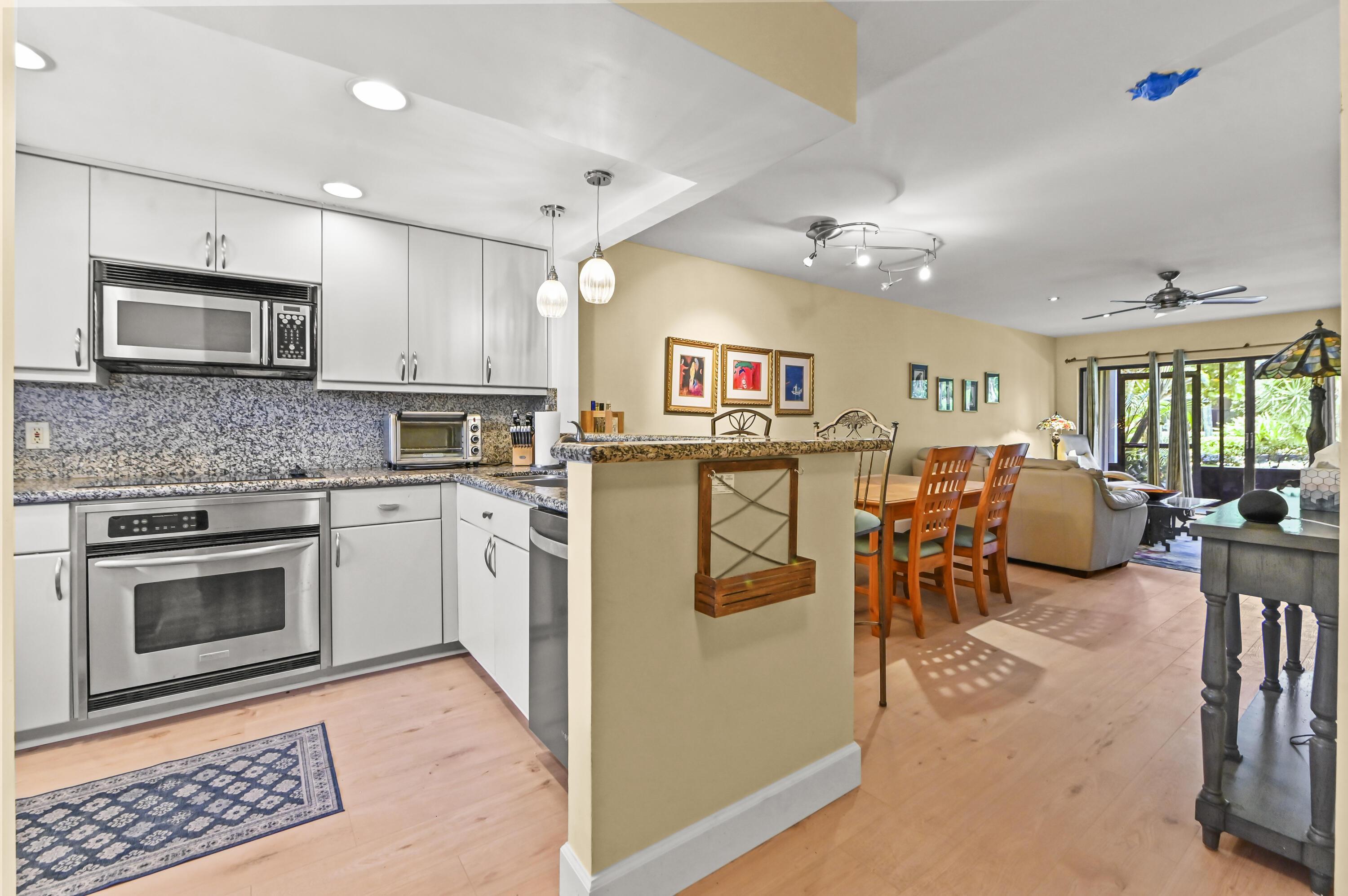 Image 4: 03 Kitchen 02