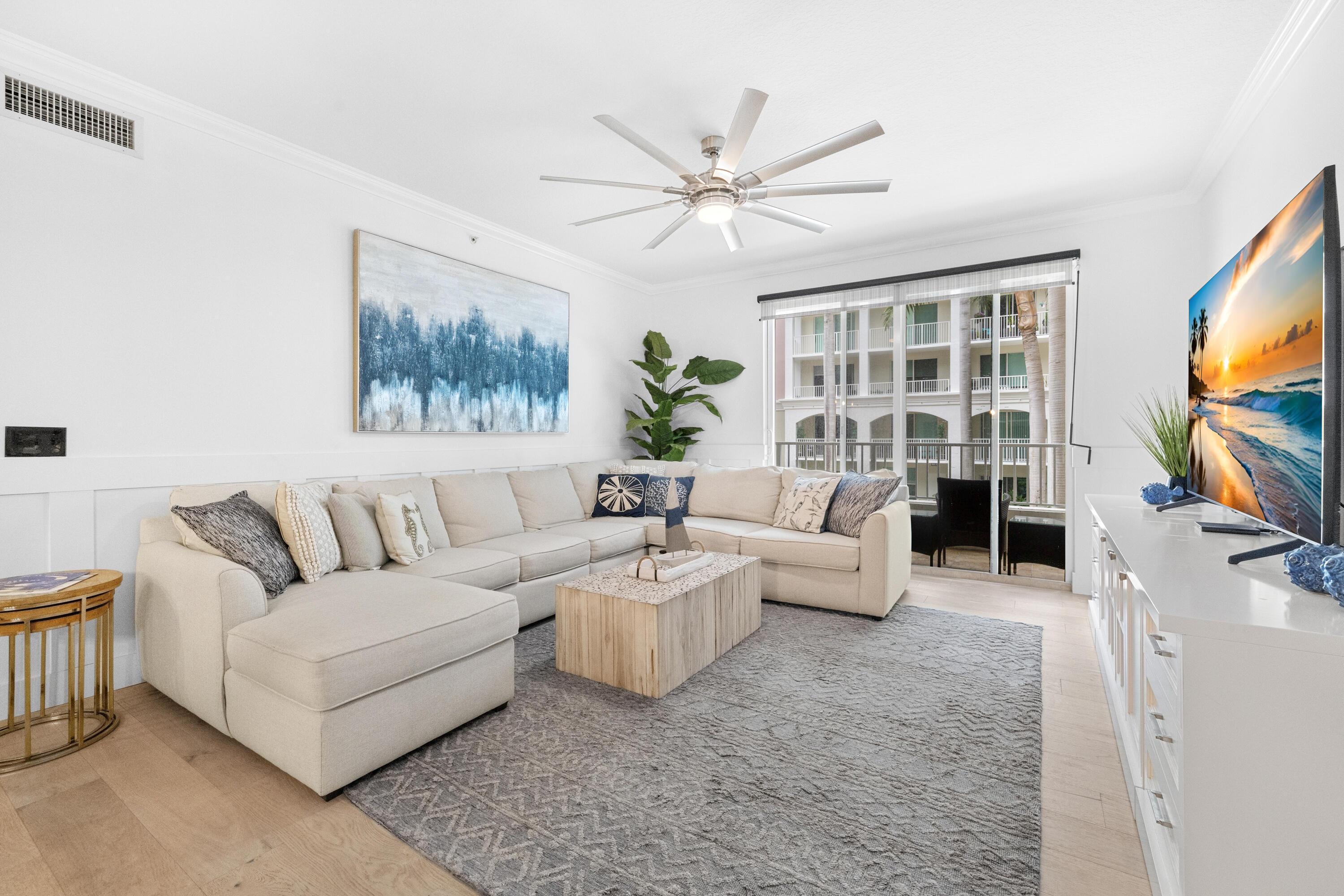 Image 4: Living room