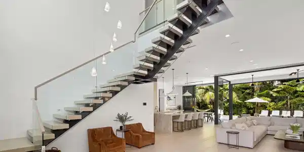 Image 3: Foyer 3