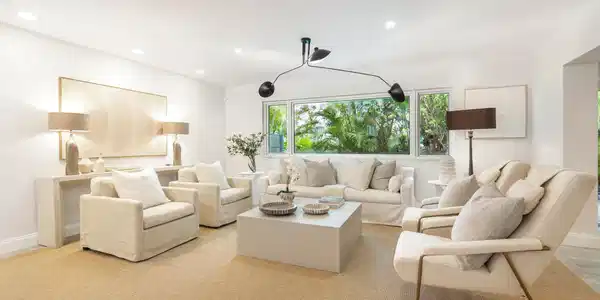 Image 3: Living Room