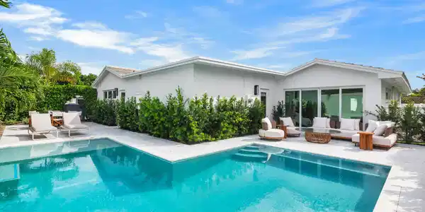 Image 4: Pool