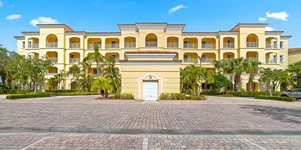 35 Harbour Isle Drive