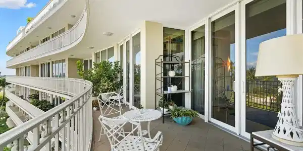 Image 3: 100 Royal Palm Way(3)