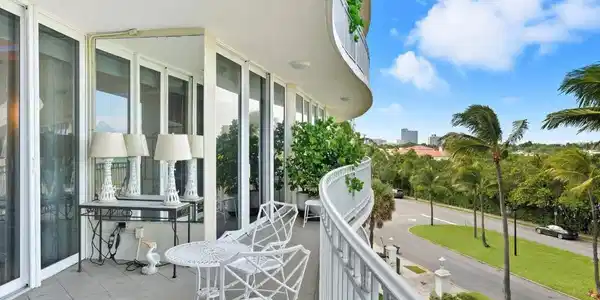 Image 4: 100 Royal Palm Way(4)