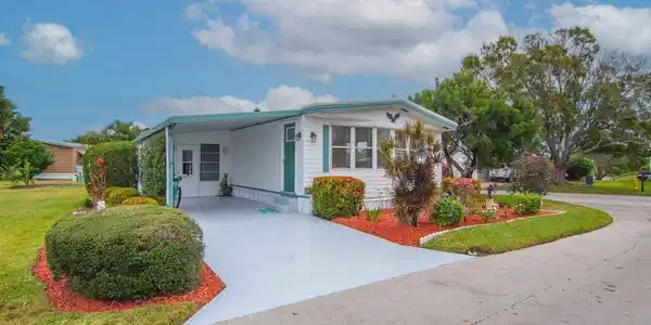452 NE Pinelake Village Boulevard