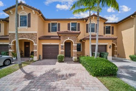388 NE 37th Ter