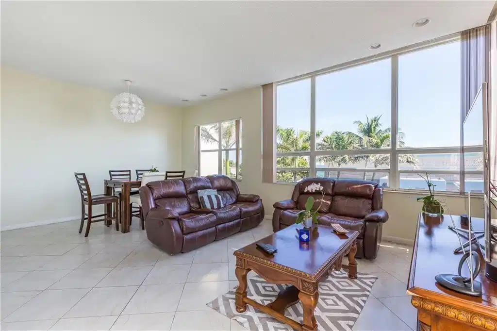 Image 1: Spacious living/dining area with bayview windows