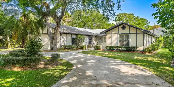 661 Date Palm Road