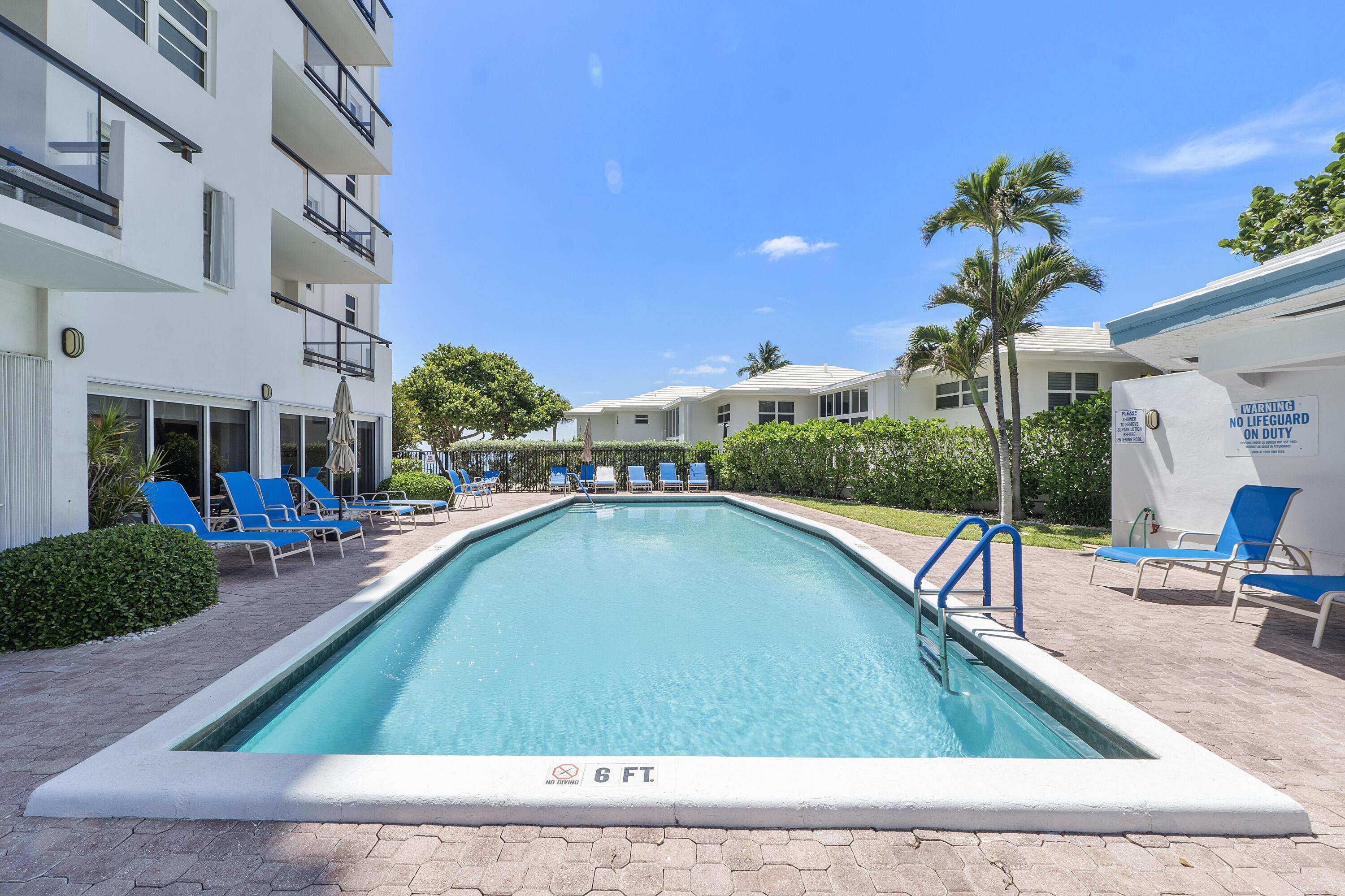 Image 4: Pool
