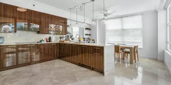 Image 4: KITCHEN