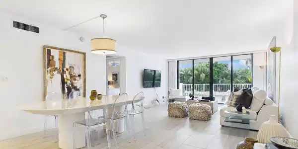Image 2: Dining /Living Room