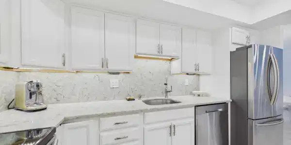 Image 3: Kitchen