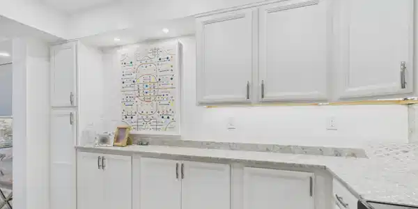 Image 4: Kitchen