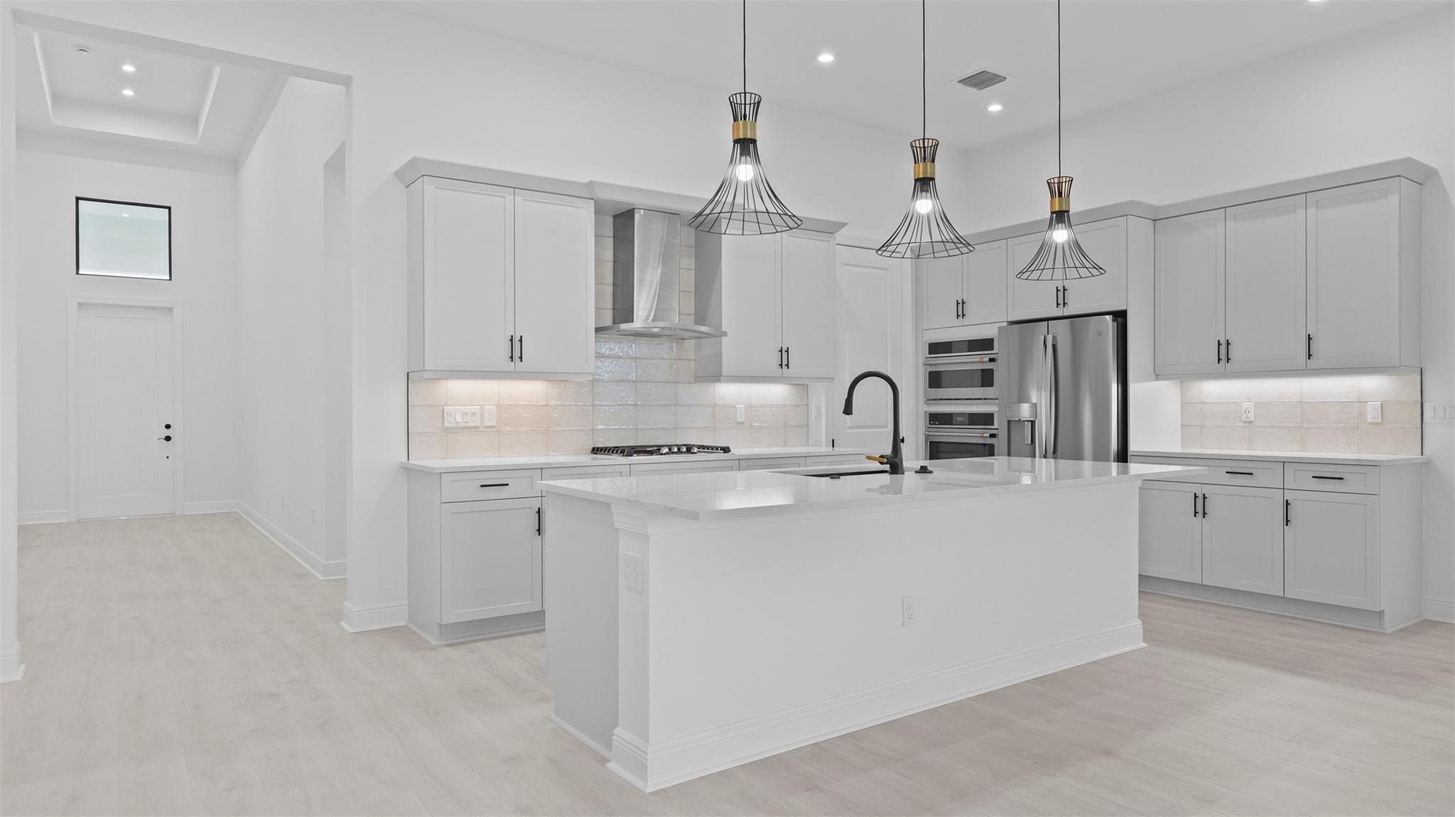 Image 3: Kitchen
