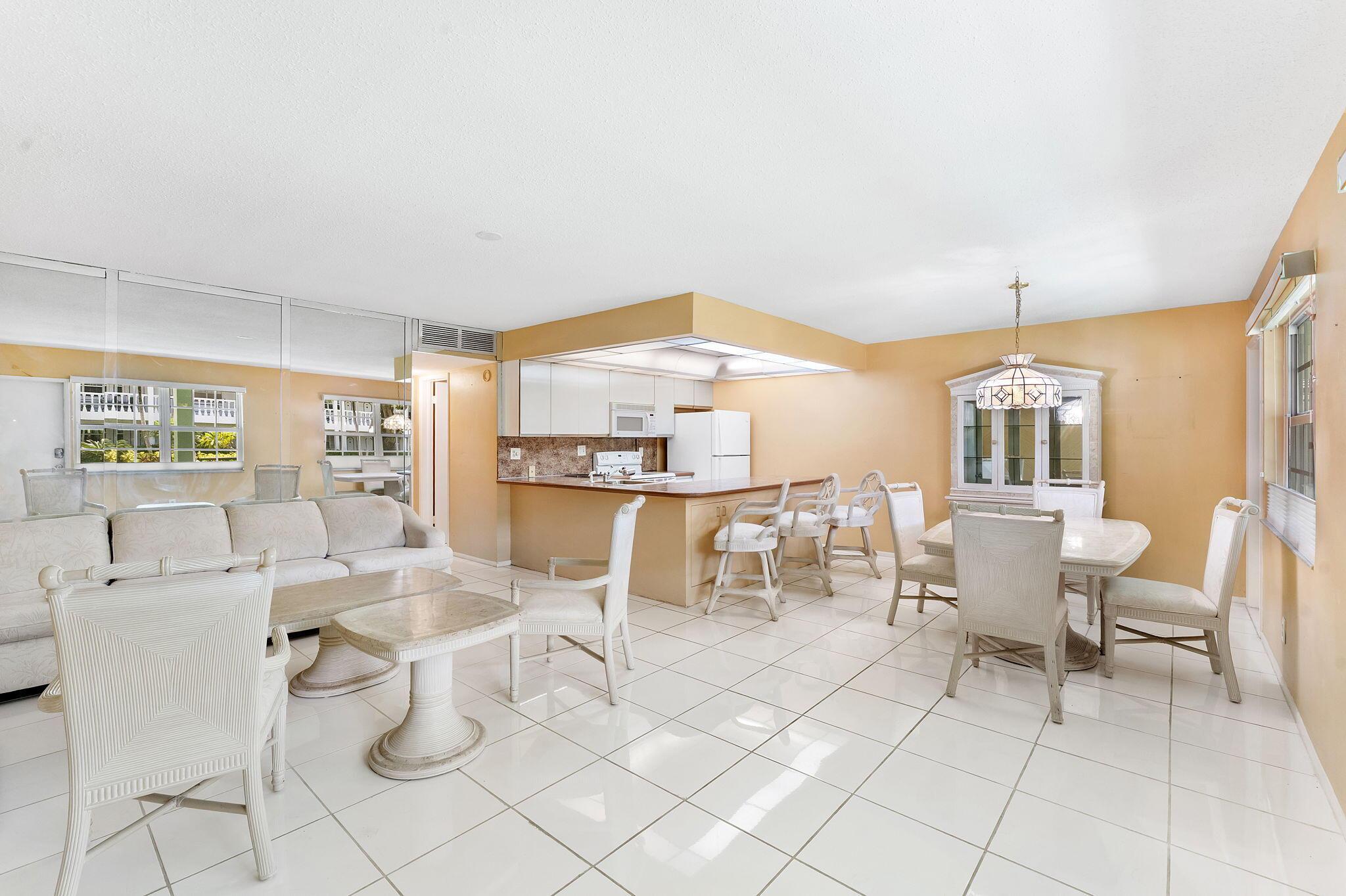Image 2: 1-web-or-mls-DSC07641
