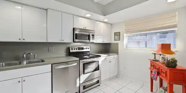1225 Carlton Court