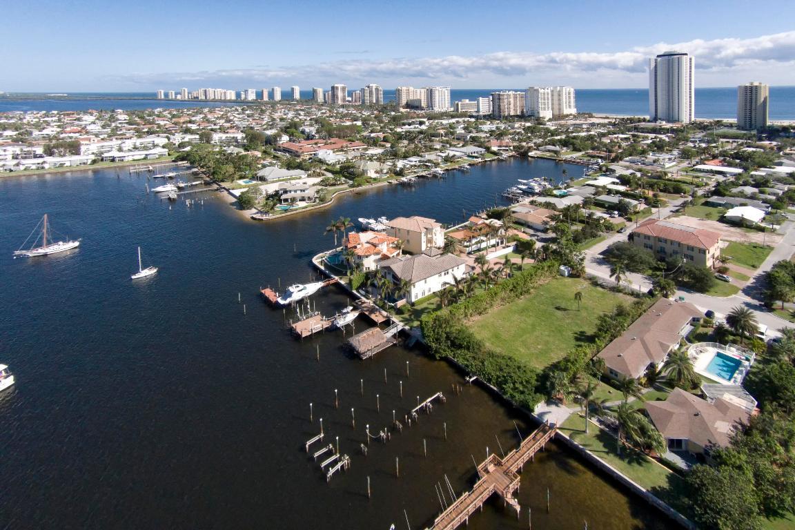 Image 3: 2715 Lake Dr 1 NE view