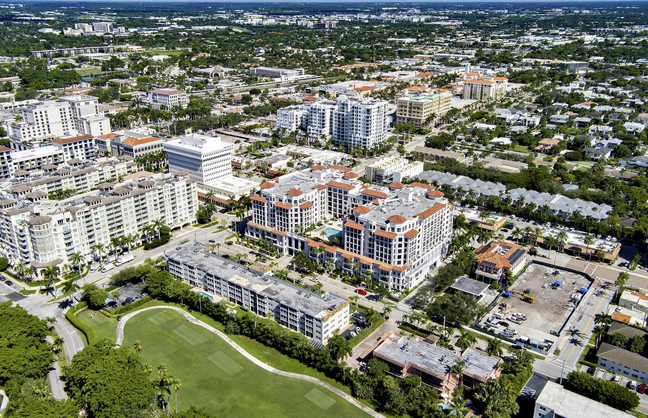 Image 1: Great Downtown Location