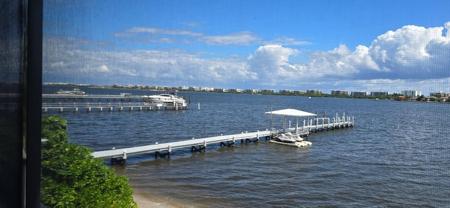 896 N Federal Highway