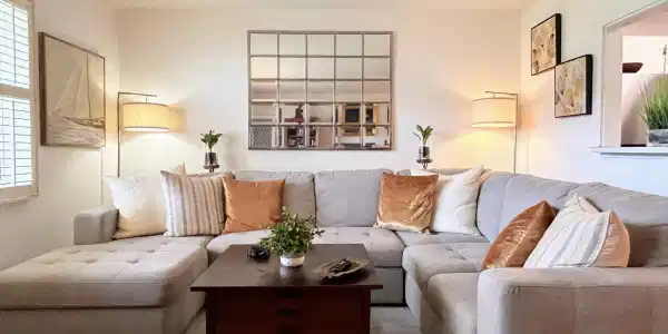 Image 2: LIVING ROOM