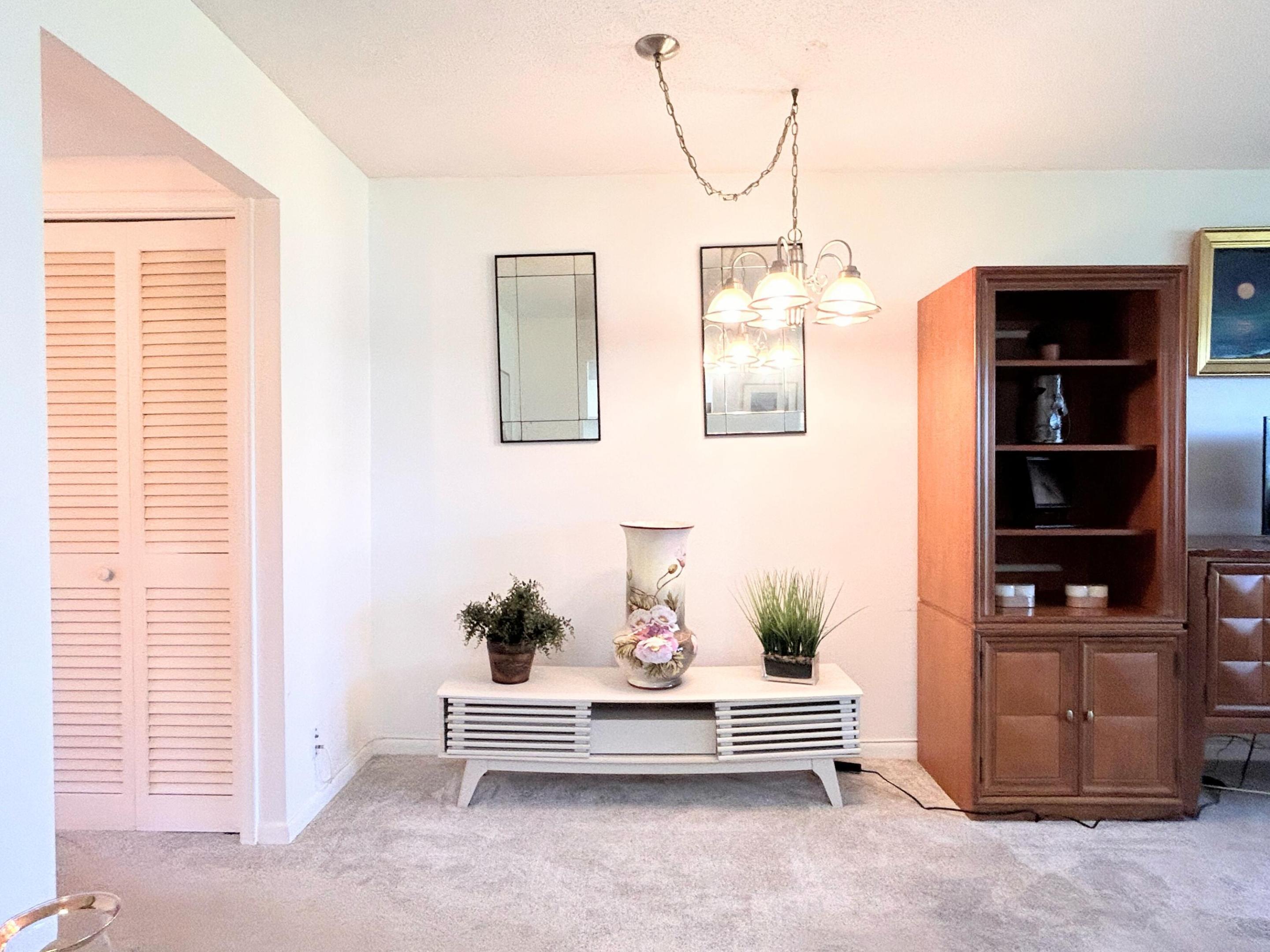 Image 4: DINING AREA