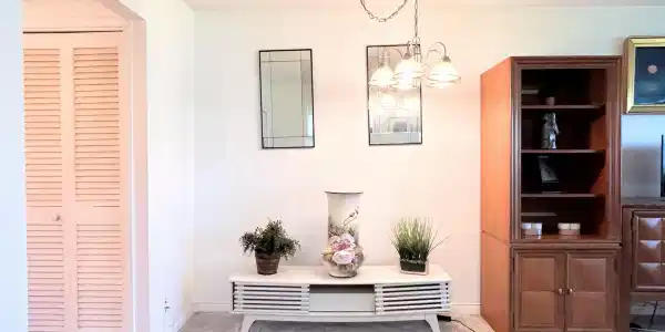 Image 4: DINING AREA