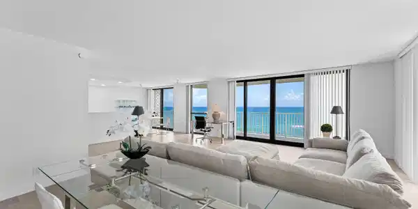 Image 3: 017 Great room (facing ocean, east)