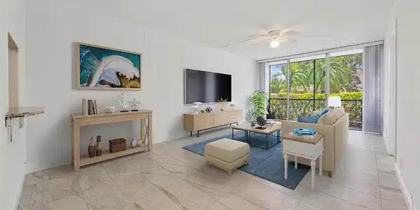Image 3: Living Room