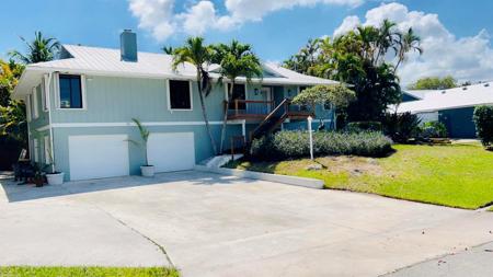 681 SW Woodside Court