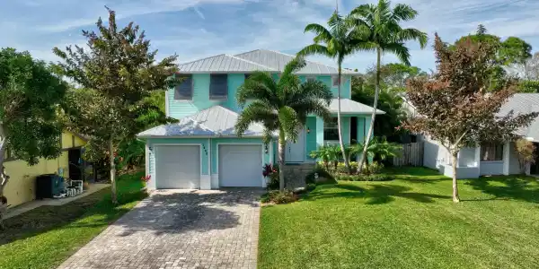 1468 SW Peninsula Lane