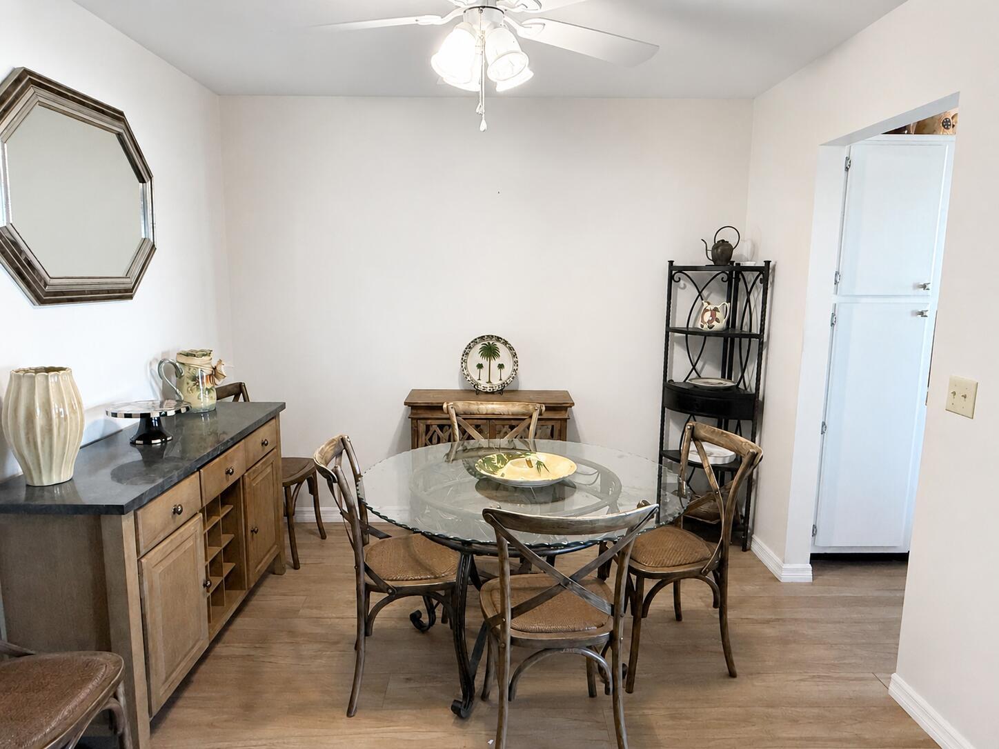 Image 4: Dining Room