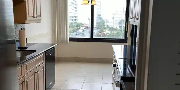 Image 3: EATIN KITCHEN