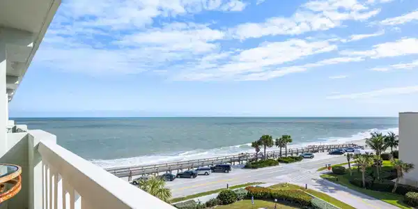 Image 2: 21-web-or-mls-4049 Ocean Dr 505--24