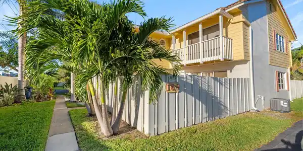 Image 2: 169 Seabreeze Circle-1