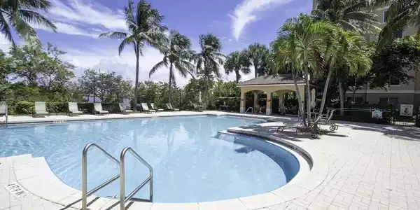 Image 4: Mariners cay pool
