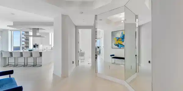 Image 4: entry area