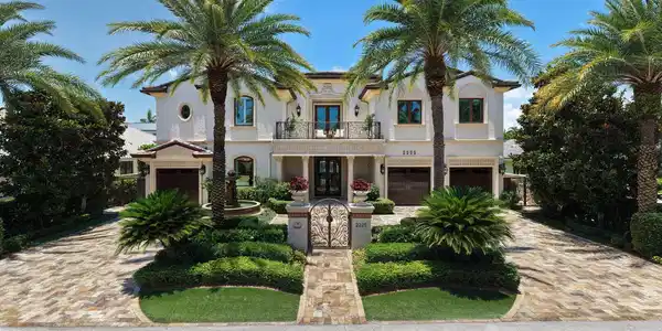 2225 W Silver Palm Road