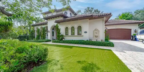 1248 N Rio Vista Blvd