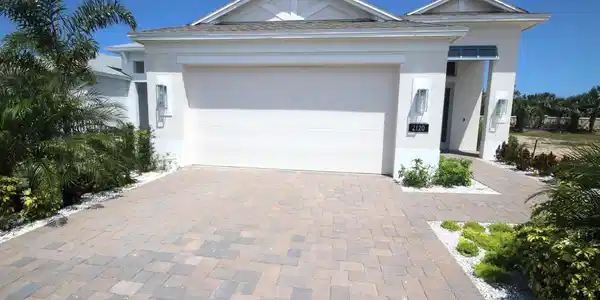 2136 Falls Manor