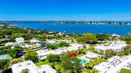 1600 SE Saint Lucie Boulevard
