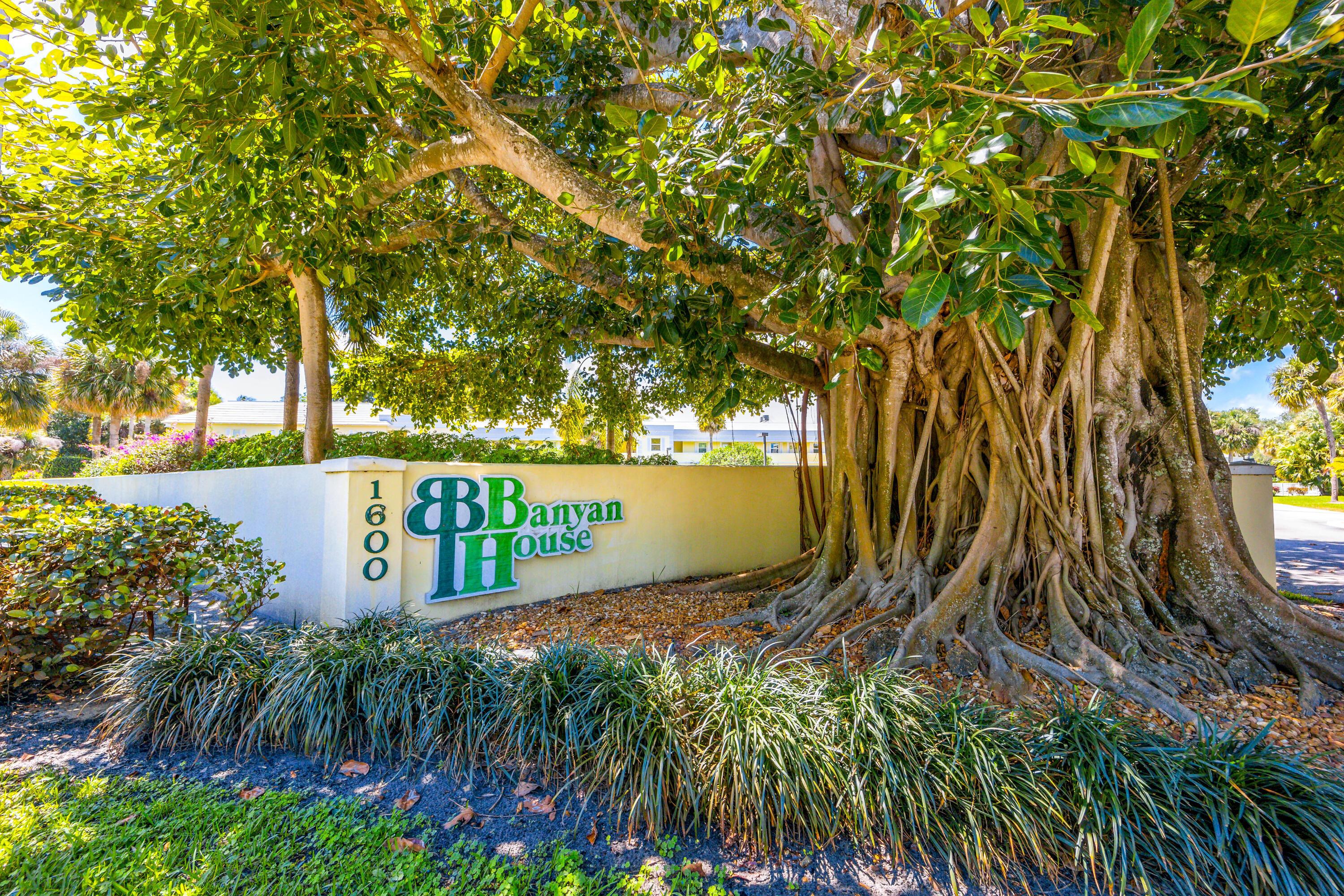 Image 2: 1600 SE St Lucie Blvd #205-1