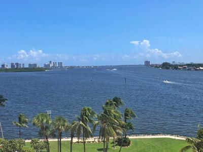 115 Lakeshore Drive