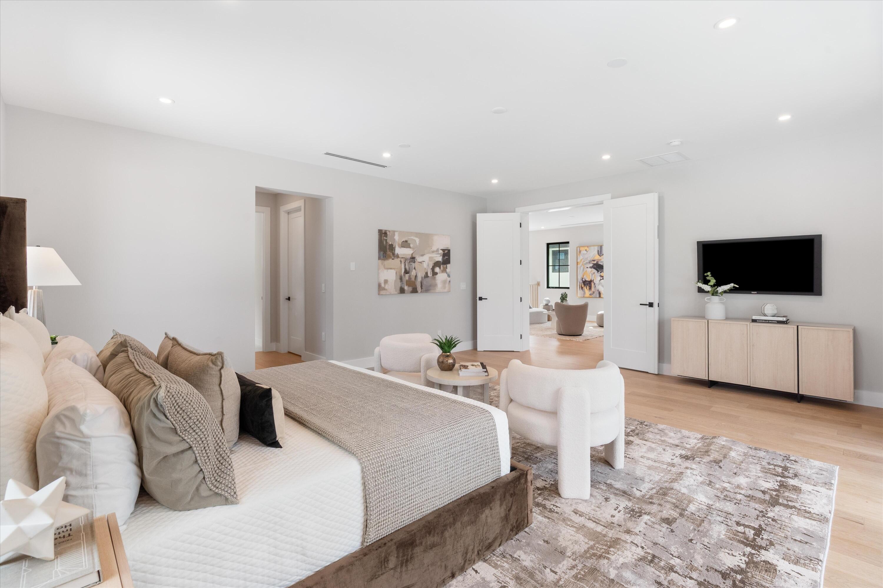 Image 3: Primary Suite