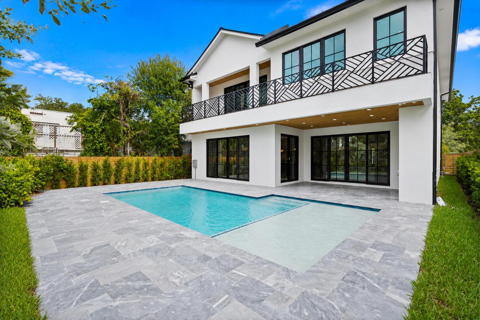 Image 4: House 5